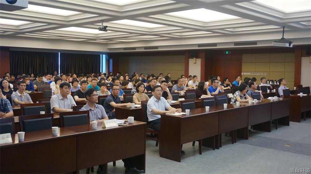 班子领导听讲2.jpg